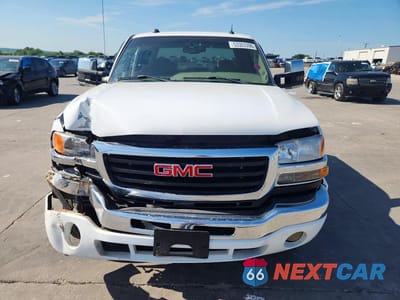 Piąte zdjęcie samochodu w środku: 2004 GMC SIERRA K2500 HEAVY DUTY VIN:1GTHK23UX4F188598 - miniatura