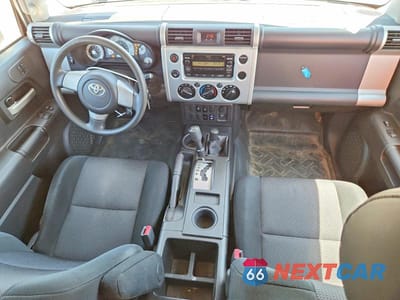 Zdjęcie 8 z 13 samochodu: 2007 TOYOTA FJ CRUISER BASE VIN:JTEBU11F870038832 - miniatura