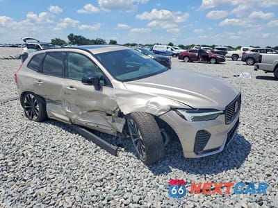 Czwarte zdjęcie samochodu z boku: 2026 VOLVO XC60 PLUS VIN:YV4M12RC1T1367220 - miniatura