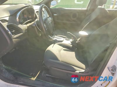 Zdjęcie 7 z 12 samochodu: 2014 CHRYSLER 200 LX VIN:1C3CCBAB7EN143459 - miniatura