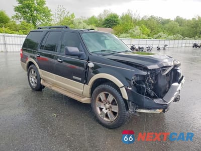 Czwarte zdjęcie samochodu z boku: 2008 FORD EXPEDITION EDDIE BAUER VIN:1FMFU17528LA16485 - miniatura