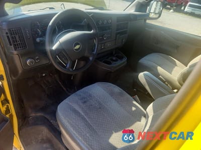 Zdjęcie 8 z 12 samochodu: 2021 CHEVROLET EXPRESS 2500 CARGO DELIVERY VAN VIN:1GCWGAFP2M1166830 - miniatura