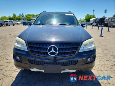 Piąte zdjęcie samochodu w środku: 2008 MERCEDES-BENZ ML 350 VIN:4JGBB86E58A418107 - miniatura