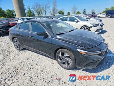 Czwarte zdjęcie samochodu z boku: 2025 HYUNDAI ELANTRA SEL SPORT VIN:KMHLM4DG6SU880015 - miniatura