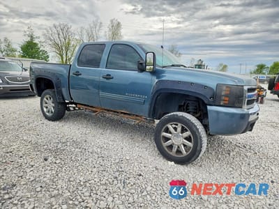 Czwarte zdjęcie samochodu z boku: 2010 CHEVROLET SILVERADO K1500 LT VIN:3GCRKSE34AG155373 - miniatura