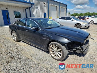 Czwarte zdjęcie samochodu z boku: 2013 JAGUAR XJ VIN:SAJWA1C71D8V44554 - miniatura