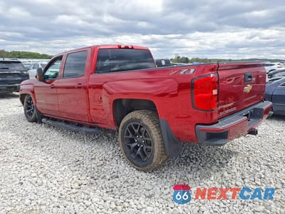 Drugie zdjęcie samochodu z przodu: 2018 CHEVROLET SILVERADO K1500 LT VIN:3GCUKREC1JG425680 - miniatura