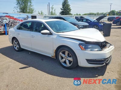 Czwarte zdjęcie samochodu z boku: 2012 VOLKSWAGEN PASSAT SE VIN:1VWBH7A32CC043970 - miniatura