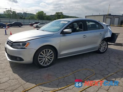 2014 VOLKSWAGEN JETTA SEL 3VWL17AJ3EM404132 - główne zdjęcie licytacji z USA - miniatura