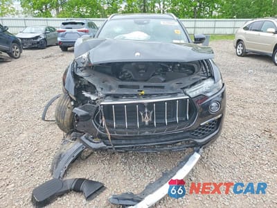 Piąte zdjęcie samochodu w środku: 2019 MASERATI LEVANTE LUXURY VIN:ZN661XUL7KX338637 - miniatura