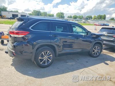 Trzecie zdjęcie samochodu z tyłu: 2017 TOYOTA HIGHLANDER XLE VIN:5TDJZRFH9HS432252 - miniatura