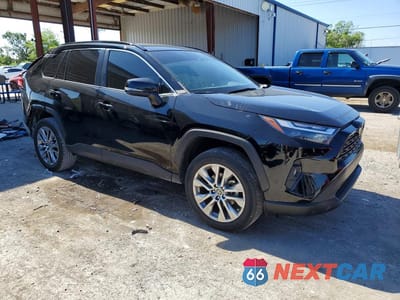 Czwarte zdjęcie samochodu z boku: 2023 TOYOTA RAV4 XLE PREMIUM VIN:2T3C1RFV9PW254409 - miniatura