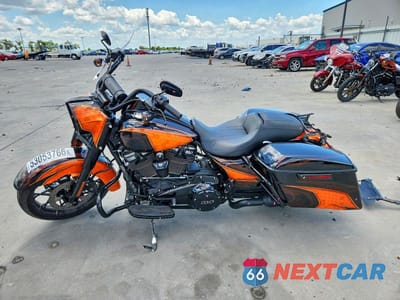 Trzecie zdjęcie samochodu z tyłu: 2023 HARLEY-DAVIDSON FLHRXS VIN:1HD1KVP16PB615885 - miniatura