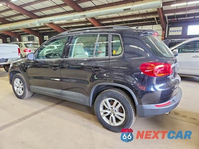 Drugie zdjęcie samochodu z przodu: 2017 VOLKSWAGEN TIGUAN S VIN:WVGBV7AXXHK000324 - miniatura