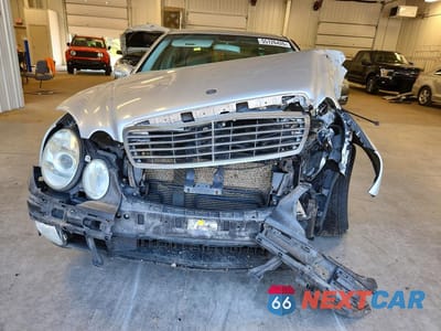 Piąte zdjęcie samochodu w środku: 2004 MERCEDES-BENZ E 320 VIN:WDBUF65J04A414477 - miniatura
