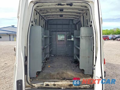 Zdjęcie 10 z 14 samochodu: 2012 NISSAN NV 2500 VIN:1N6BF0LY9CN100241 - miniatura