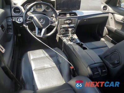 Zdjęcie 8 z 12 samochodu: 2012 MERCEDES-BENZ C 250 VIN:WDDGF4HB4CR218491 - miniatura