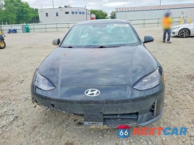 Piąte zdjęcie samochodu w środku: 2023 HYUNDAI IONIQ 6 LIMITED VIN:KMHM54AC3PA041192 - miniatura
