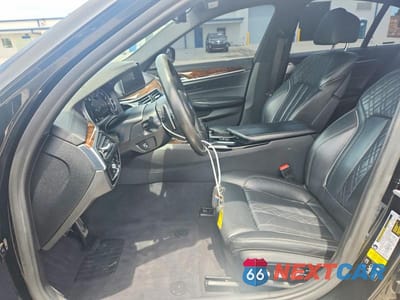Zdjęcie 7 z 12 samochodu: 2018 BMW M550XI VIN:WBAJB9C50JG464583 - miniatura