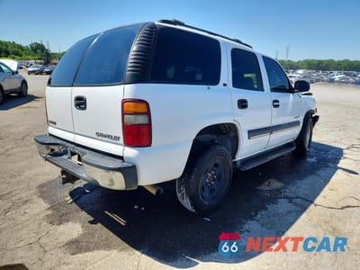Trzecie zdjęcie samochodu z tyłu: 2002 CHEVROLET TAHOE C1500 VIN:1GNEC13ZX2R154444 - miniatura