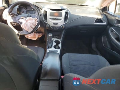 Zdjęcie 8 z 12 samochodu: 2017 CHEVROLET CRUZE LS VIN:1G1BC5SM6H7252246 - miniatura