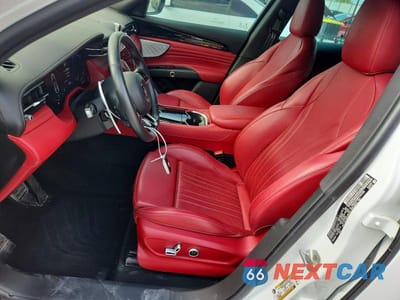 Zdjęcie 7 z 14 samochodu: 2023 MASERATI GRECALE MODENA VIN:ZN682AVM0P7427399 - miniatura