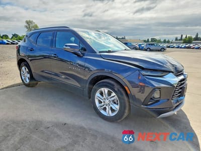 Czwarte zdjęcie samochodu z boku: 2021 CHEVROLET BLAZER 2LT VIN:3GNKBHRSXMS573418 - miniatura