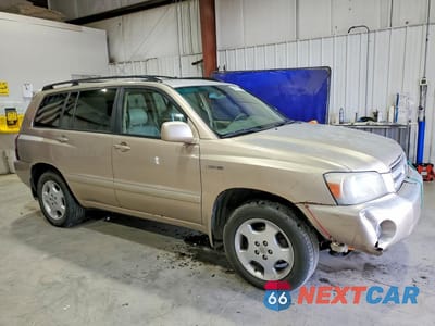 Czwarte zdjęcie samochodu z boku: 2004 TOYOTA HIGHLANDER LIMITED VIN:JTEEP21AX40054363 - miniatura