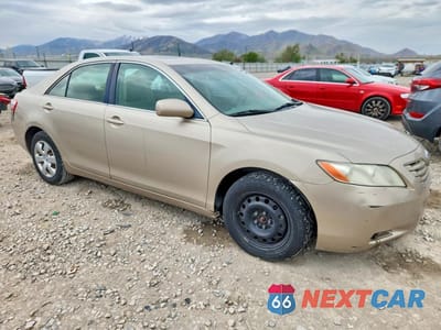 Czwarte zdjęcie samochodu z boku: 2007 TOYOTA CAMRY LE VIN:4T1BE46K87U191997 - miniatura