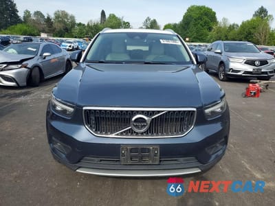 Piąte zdjęcie samochodu w środku: 2021 VOLVO XC40 T5 MOMENTUM VIN:YV4162UK6M2561949 - miniatura