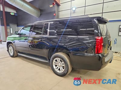Drugie zdjęcie samochodu z przodu: 2019 CHEVROLET SUBURBAN K1500 LS VIN:1GNSKGKC7KR312602 - miniatura