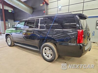 Drugie zdjęcie samochodu z przodu: 2019 CHEVROLET SUBURBAN K1500 LS VIN:1GNSKGKC7KR312602 - miniatura