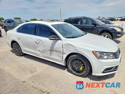 Czwarte zdjęcie samochodu z boku: 2018 VOLKSWAGEN PASSAT SE VIN:1VWBA7A38JC009727 - miniatura