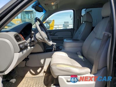 Zdjęcie 7 z 13 samochodu: 2007 CHEV SUBURBAN K2500 VIN:3GNGK26K57G237237 - miniatura
