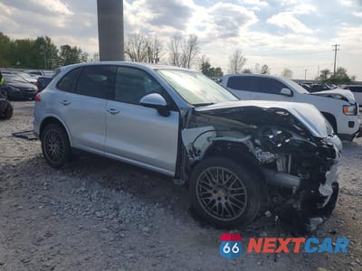 Czwarte zdjęcie samochodu z boku: 2017 PORSCHE CAYENNE VIN:WP1AA2A23HKA86481 - miniatura