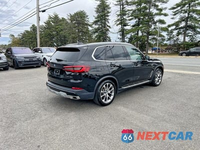Czwarte zdjęcie samochodu z boku: 2023 BMW X5 XDRIVE45E VIN:5UXTA6C07P9P01423 - miniatura