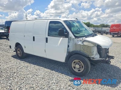 Czwarte zdjęcie samochodu z boku: 2023 CHEVROLET EXPRESS G2500 VIN:1GCWGAFPXP1252603 - miniatura