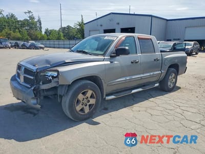 2005 DODGE DAKOTA QUAD SLT 1D7HE48N25S119343 - główne zdjęcie licytacji z USA - miniatura
