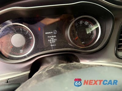 Zdjęcie 8 z 10 samochodu: 2019 DODGE CHALLENGER SXT VIN:2C3CDZAG2KH560607 - miniatura