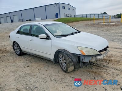 Czwarte zdjęcie samochodu z boku: 2003 HONDA ACCORD LX VIN:1HGCM56333A008660 - miniatura