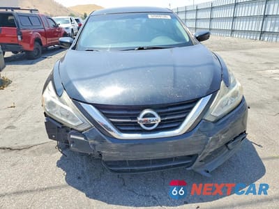 Piąte zdjęcie samochodu w środku: 2018 NISSAN ALTIMA 2.5 S VIN:1N4AL3AP3JC164163 - miniatura