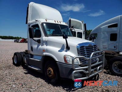 2016 FREIGHTLINER CASCADIA 125 SEMI TRUCK 1FUBGEDV2GLHC5803 - główne zdjęcie licytacji z USA - miniatura
