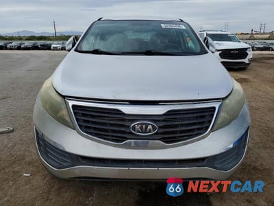 Piąte zdjęcie samochodu w środku: 2011 KIA SPORTAGE LX VIN:KNDPB3A29B7017996 - miniatura