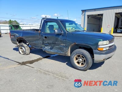 Czwarte zdjęcie samochodu z boku: 2001 CHEVROLET SILVERADO K1500 VIN:1GCEK14VX1E241015 - miniatura