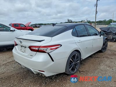 Trzecie zdjęcie samochodu z tyłu: 2020 TOYOTA CAMRY XSE VIN:4T1K61AK0LU331568 - miniatura