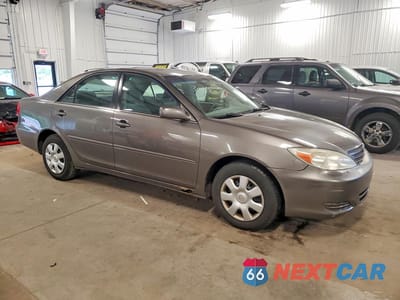 Czwarte zdjęcie samochodu z boku: 2002 TOYOTA CAMRY LE VIN:4T1BE32KX2U536407 - miniatura