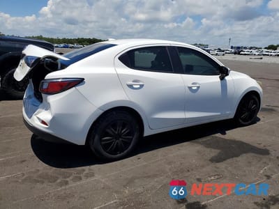 Trzecie zdjęcie samochodu z tyłu: 2019 TOYOTA YARIS L VIN:3MYDLBYV2KY505441 - miniatura