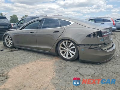 Drugie zdjęcie samochodu z przodu: 2016 TESLA MODEL S VIN:5YJSA1E20GF123881 - miniatura