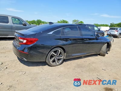 Trzecie zdjęcie samochodu z tyłu: 2018 HONDA ACCORD SPORT VIN:1HGCV1F38JA133382 - miniatura