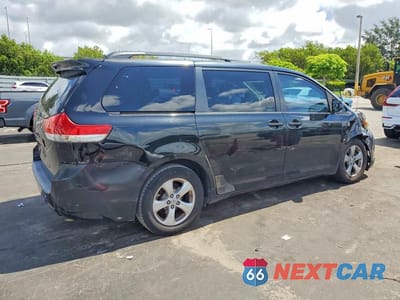 Trzecie zdjęcie samochodu z tyłu: 2011 TOYOTA SIENNA LE VIN:5TDKK3DC3BS105852 - miniatura
